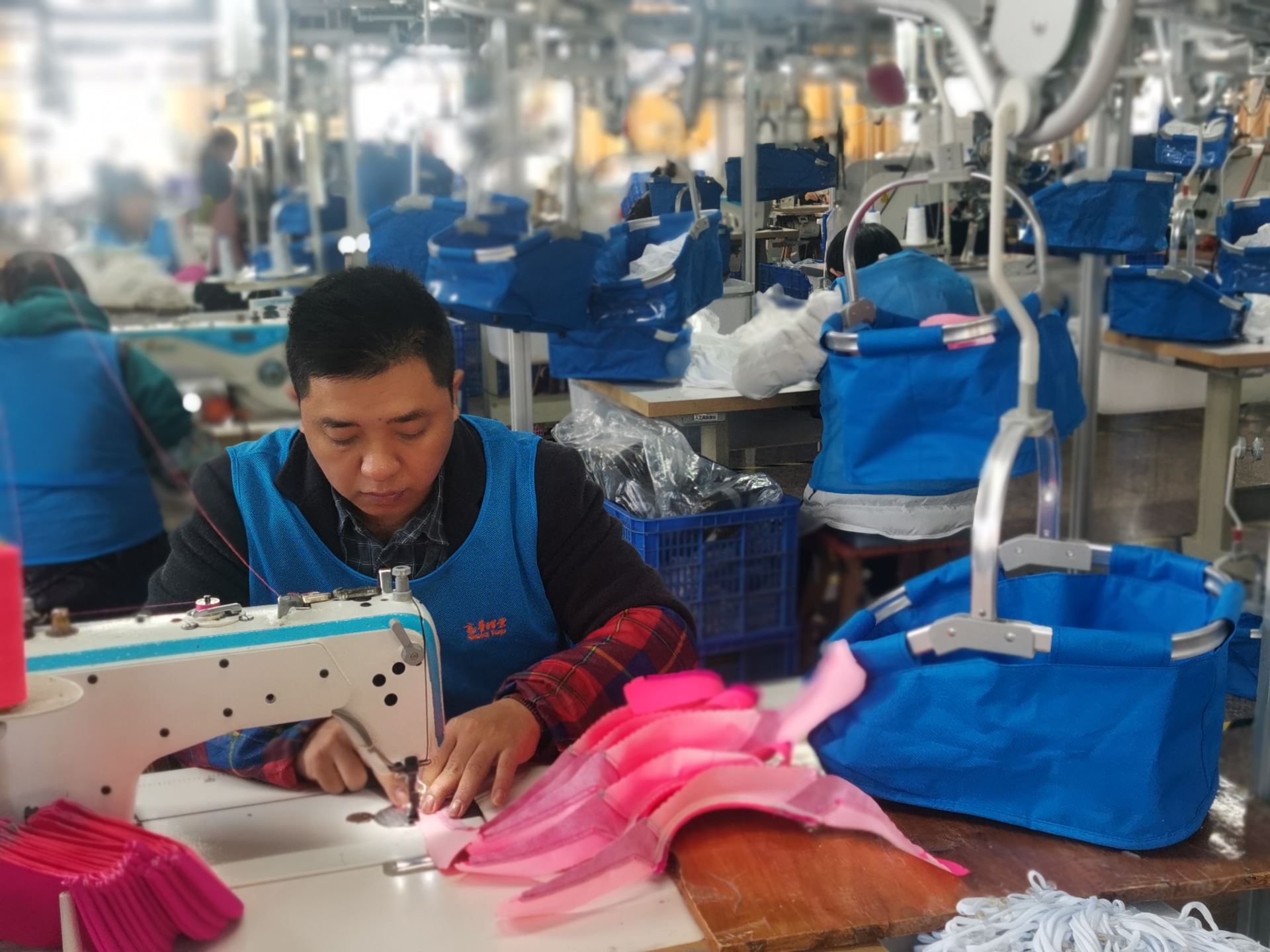 帽廠工人和外賣(mài)騎手