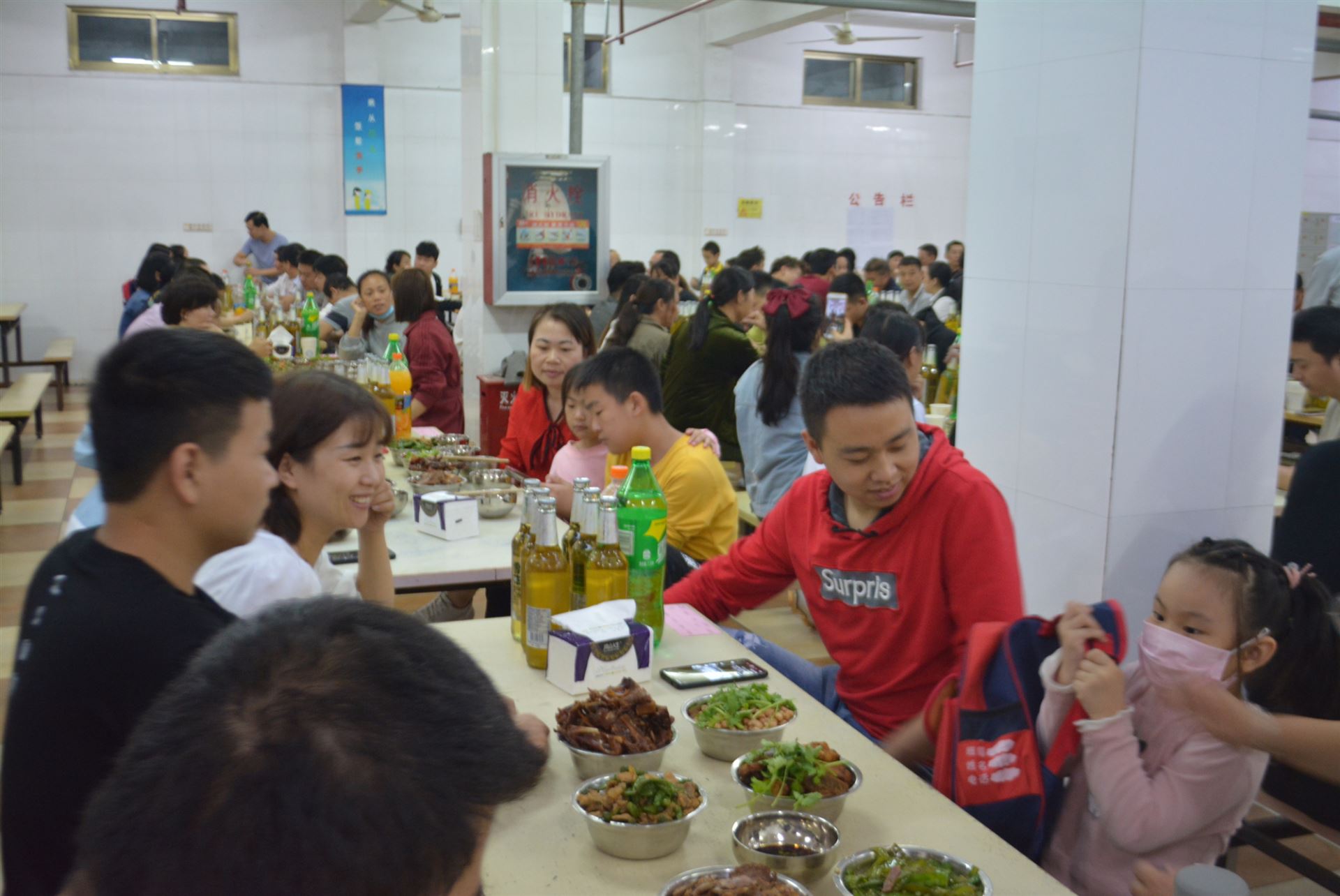 帽廠員工喜迎中秋國慶雙節(jié)