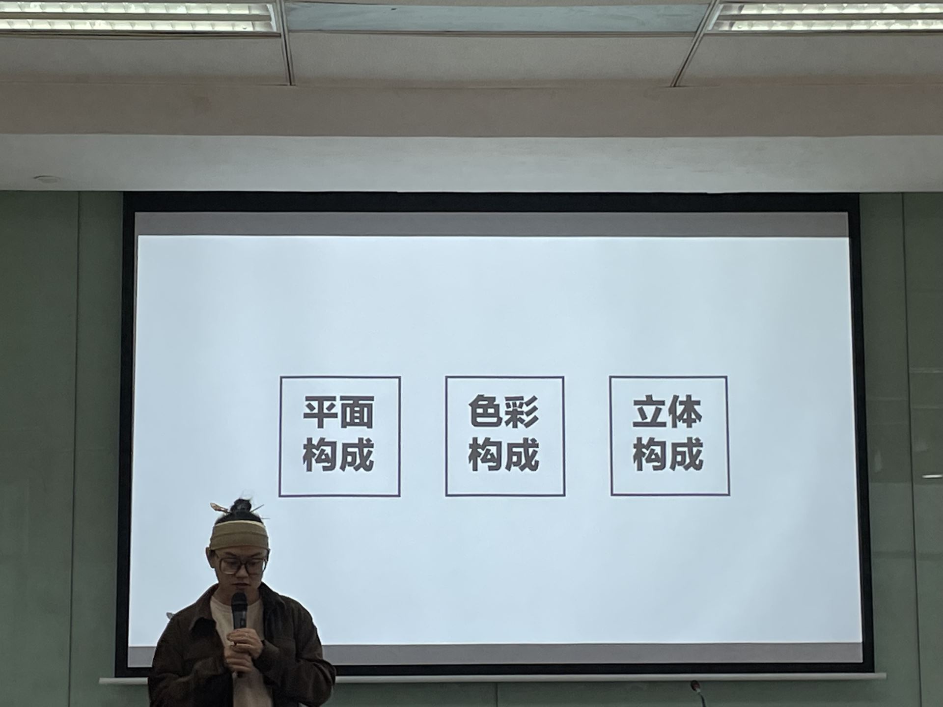 知名帽飾設(shè)計(jì)師